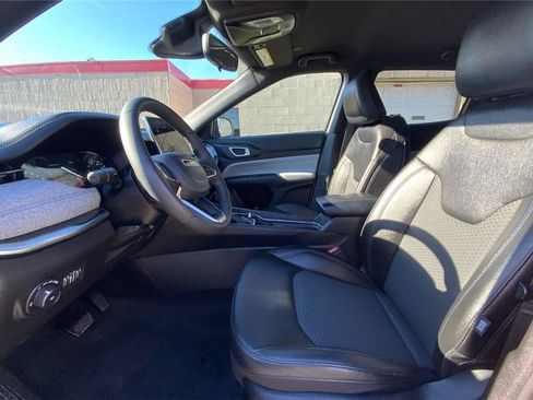 Used 2024 Jeep Compass Latitude AWD/4WD image 10
