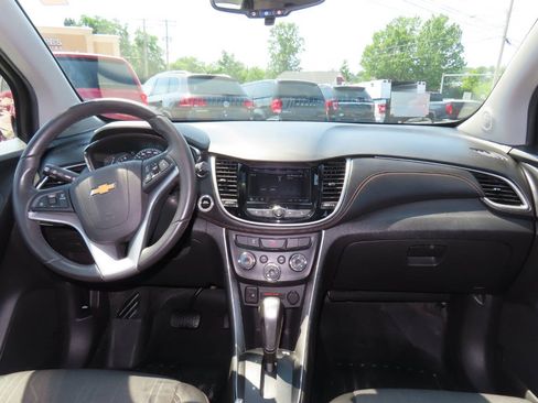 Used 2019 Chevrolet Trax LT w/ LT Convenience Package AWD/4WD image 43