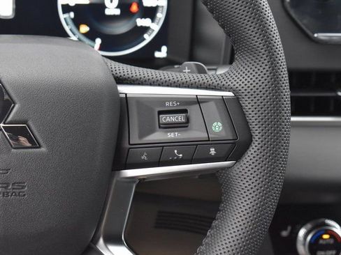 Used 2023 Mitsubishi Outlander SE image 17