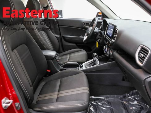 Used 2022 Hyundai Venue SEL image 23