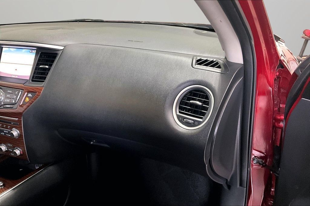Used 2018 Nissan Pathfinder Platinum AWD/4WD image 27