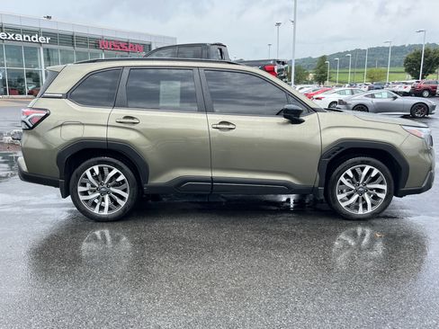 Used 2025 Subaru Forester Touring AWD/4WD image 2