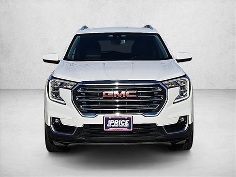 Certified 2024 GMC Terrain SLT image 2