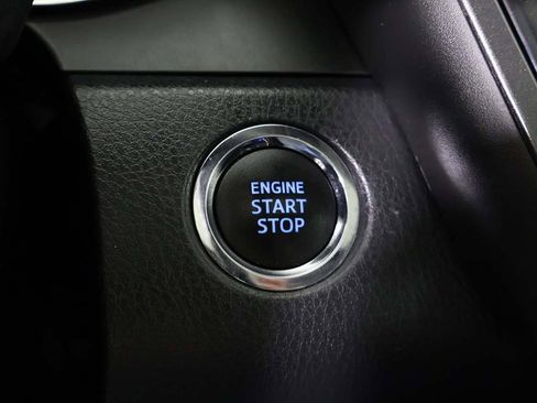 Used 2020 Toyota Camry SE w/ Convenience Package image 38