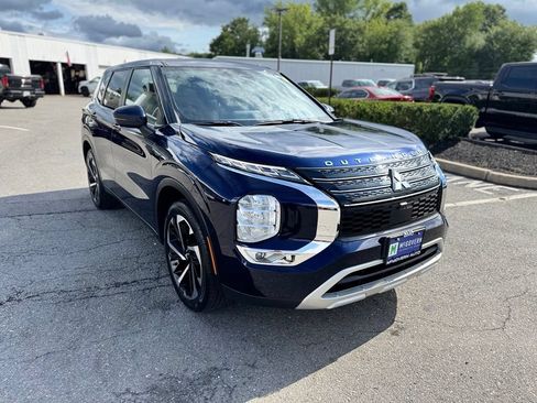 Used 2023 Mitsubishi Outlander SE AWD/4WD image 9