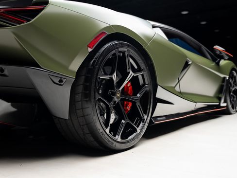 Used 2024 Lamborghini Revuelto AWD/4WD image 79
