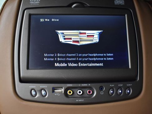 Used 2017 Cadillac Escalade Platinum image 27