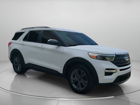 Certified 2022 Ford Explorer XLT w/ Equipment Group 202A RWD image 36