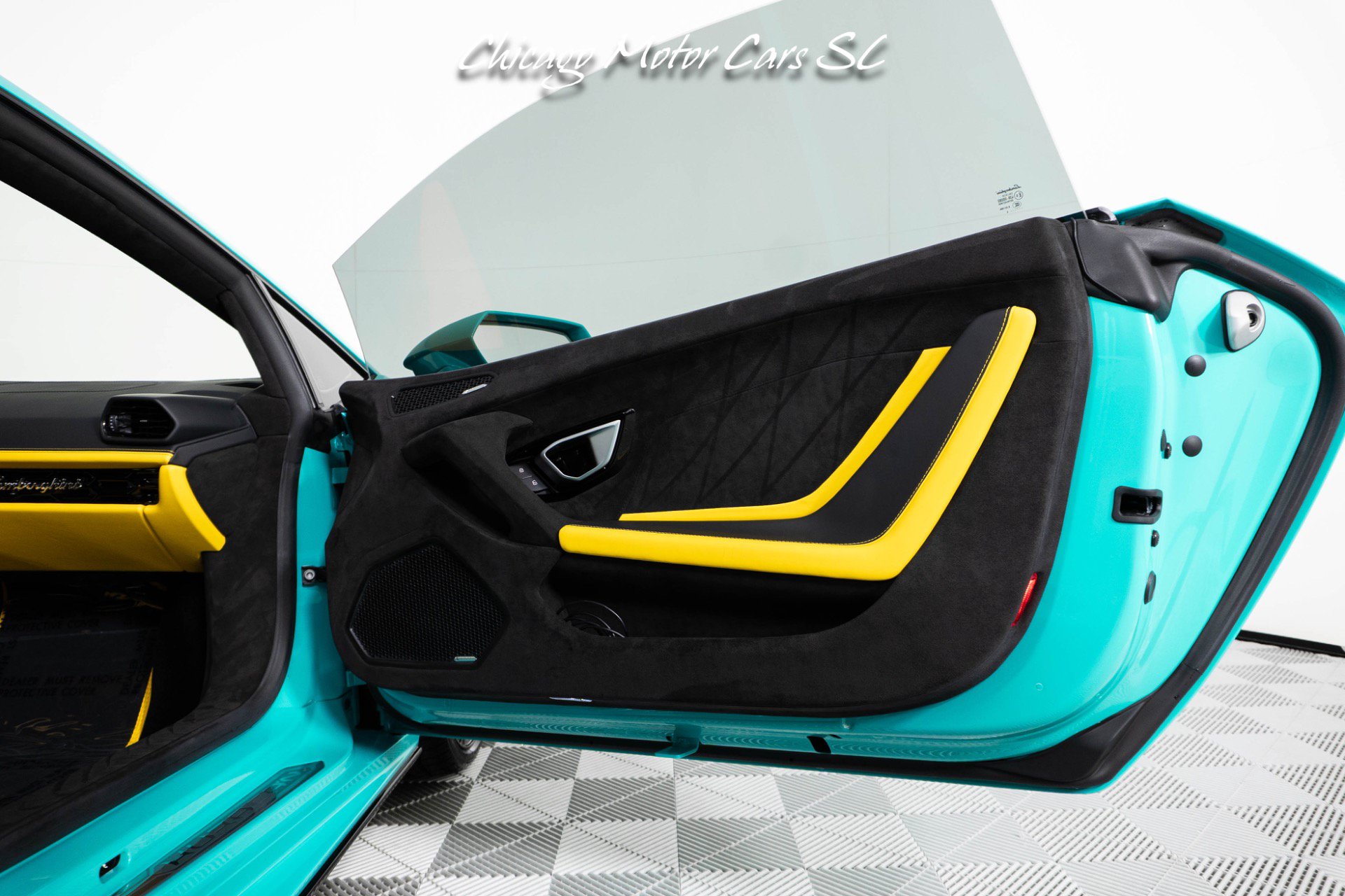 Used 2024 Lamborghini Huracan Tecnica RWD image 32