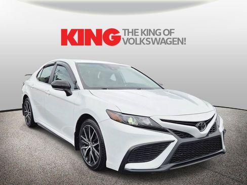 Used 2023 Toyota Camry SE w/ Cold Weather Package AWD/4WD image 1