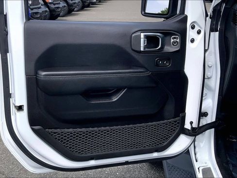 Used 2024 Jeep Wrangler High Altitude AWD/4WD image 21