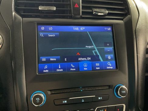 Used 2018 Ford Fusion SE w/ Equipment Group 201A FWD image 4