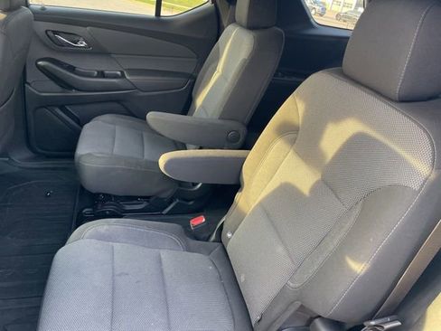 Used 2023 Chevrolet Traverse LT FWD image 10