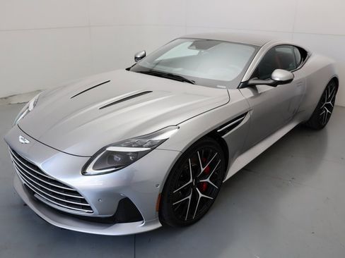 Used 2025 Aston Martin DB12 image 4