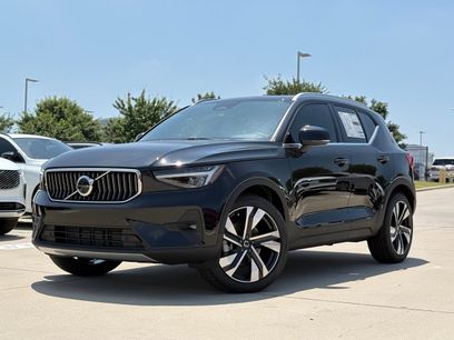 New 2025 Volvo XC40 B5 Plus w/ Protection Package Premier