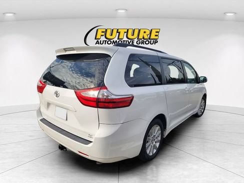 Used 2016 Toyota Sienna LE AWD/4WD image 3