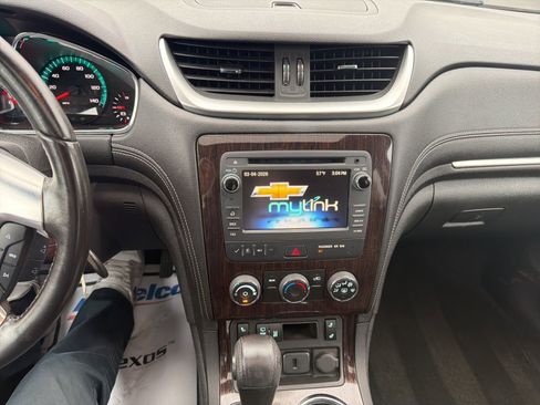 Used 2016 Chevrolet Traverse LT w/ Style and Technology Package image 11