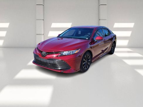 Used 2020 Toyota Camry LE image 1