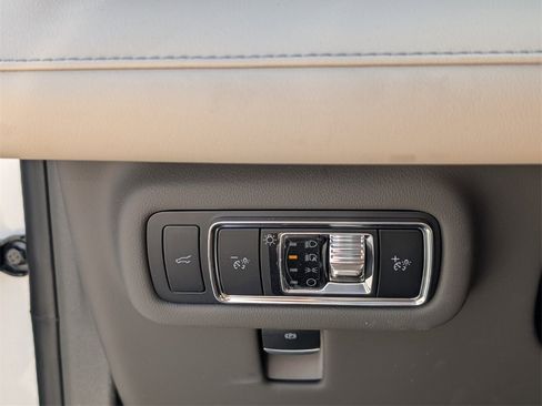 Used 2024 Lincoln Nautilus Premier image 23