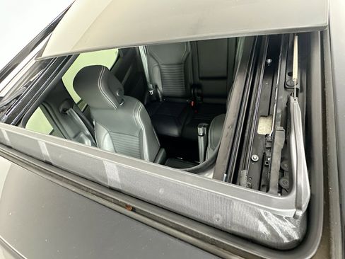 Used 2024 Land Rover Discovery Dynamic SE image 15