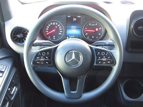 Used 2022 Mercedes-Benz Sprinter 2500 image 25