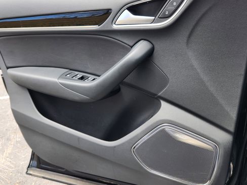 Used 2018 Audi Q3 2.0T Premium Plus w/ S Line Competition Package image 12