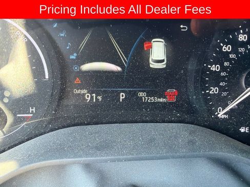 Used 2025 Toyota Sienna XLE FWD image 13