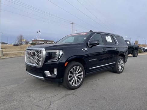 Used 2021 GMC Yukon Denali w/ Denali Ultimate Package image 3