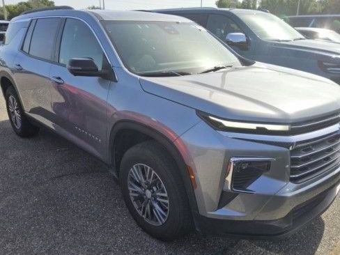 Used 2026 Chevrolet Traverse LT w/ Driver Confidence Package FWD image 2
