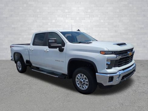 Used 2025 Chevrolet Silverado 2500 LT w/ Convenience Package AWD/4WD image 2
