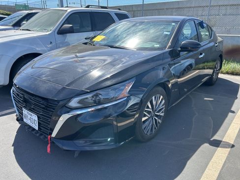 Used 2023 Nissan Altima 2.5 SV image 2