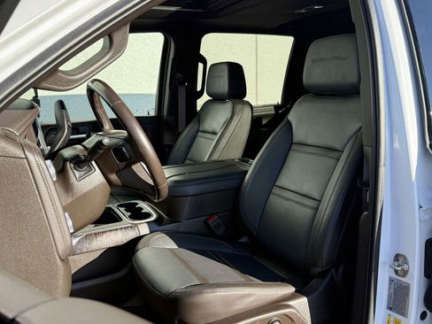 Used 2023 GMC Sierra 3500 Denali w/ Denali Ultimate Package image 13