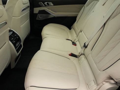 Used 2024 BMW X7 xDrive40i w/ Executive Package image 35