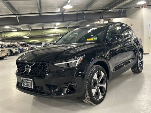 Used 2026 Volvo XC40 B5 Plus w/ Protection Package Premier image 5