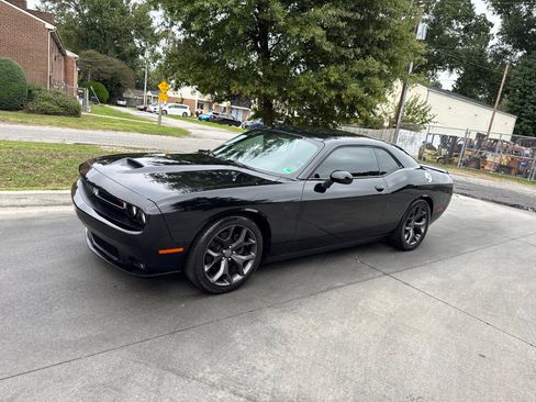 Used 2019 Dodge Challenger R/T image 2