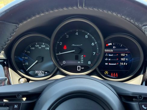 Certified 2023 Porsche Macan Turbo AWD/4WD image 16