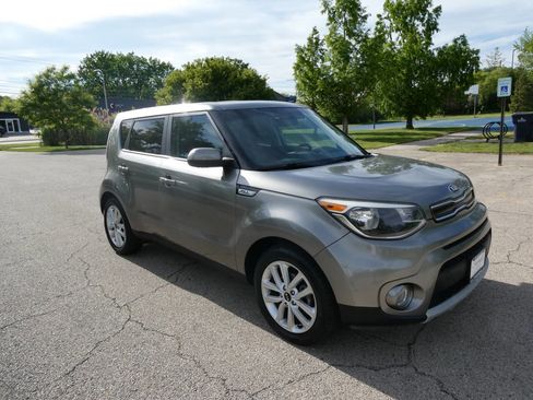 Used 2019 Kia Soul + FWD image 3