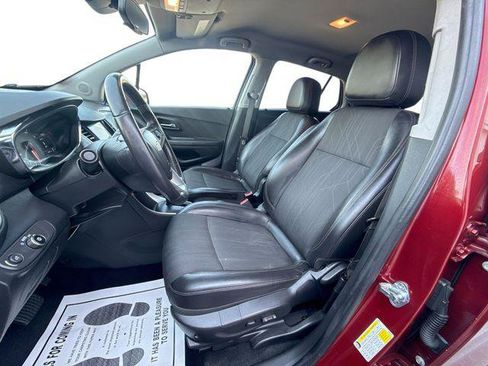 Used 2022 Chevrolet Trax LT w/ Driver Confidence Package AWD/4WD image 13