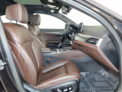 Used 2023 BMW M550i xDrive image 14