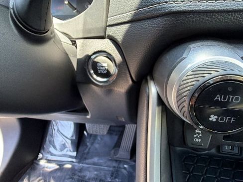 Used 2025 Toyota RAV4 XLE AWD/4WD image 17