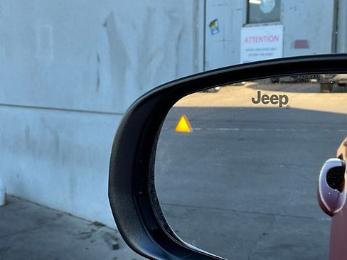 Used 2025 Jeep Compass Trailhawk image 19