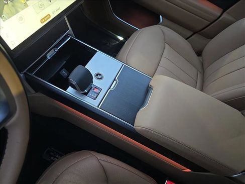 New 2026 Land Rover Range Rover Long Wheelbase SE image 23