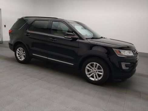 Used 2017 Ford Explorer XLT w/ Equipment Group 202A FWD image 11