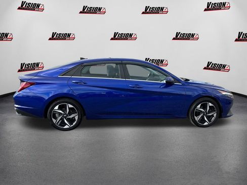 Certified 2023 Hyundai Elantra Limited w/ Preferred Accessory Package image 4