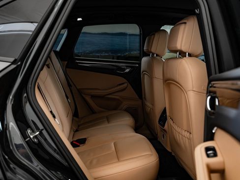 Certified 2025 Porsche Macan image 43