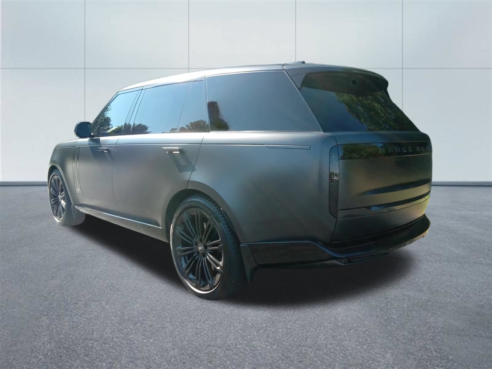 Used 2023 Land Rover Range Rover Long Wheelbase Autobiography AWD/4WD image 3
