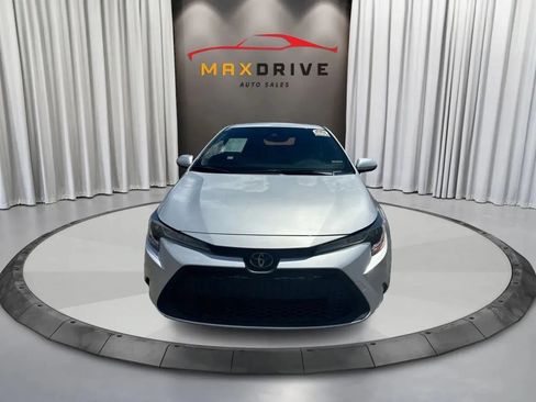 Used 2020 Toyota Corolla LE FWD image 2