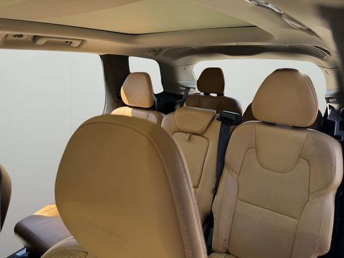 Used 2016 Volvo XC90 T6 Inscription w/ Vision Package image 17