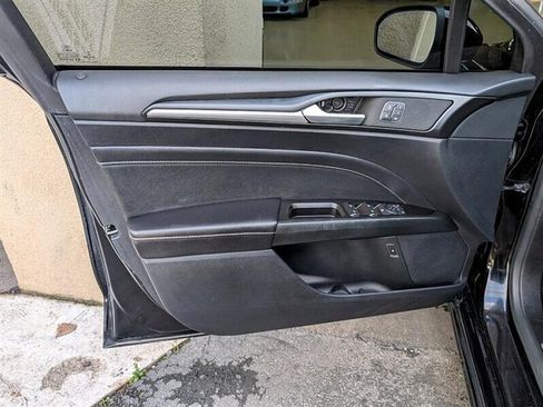 Used 2019 Ford Fusion Titanium image 18