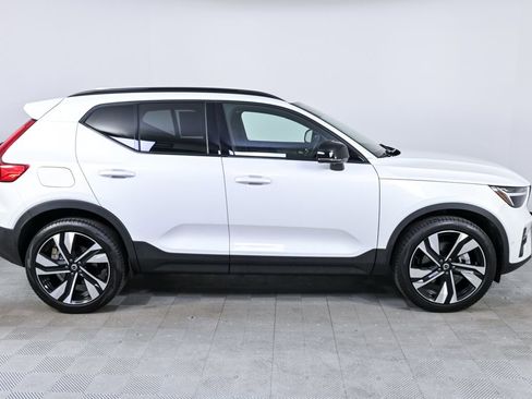 Certified 2025 Volvo XC40 B5 Plus image 28